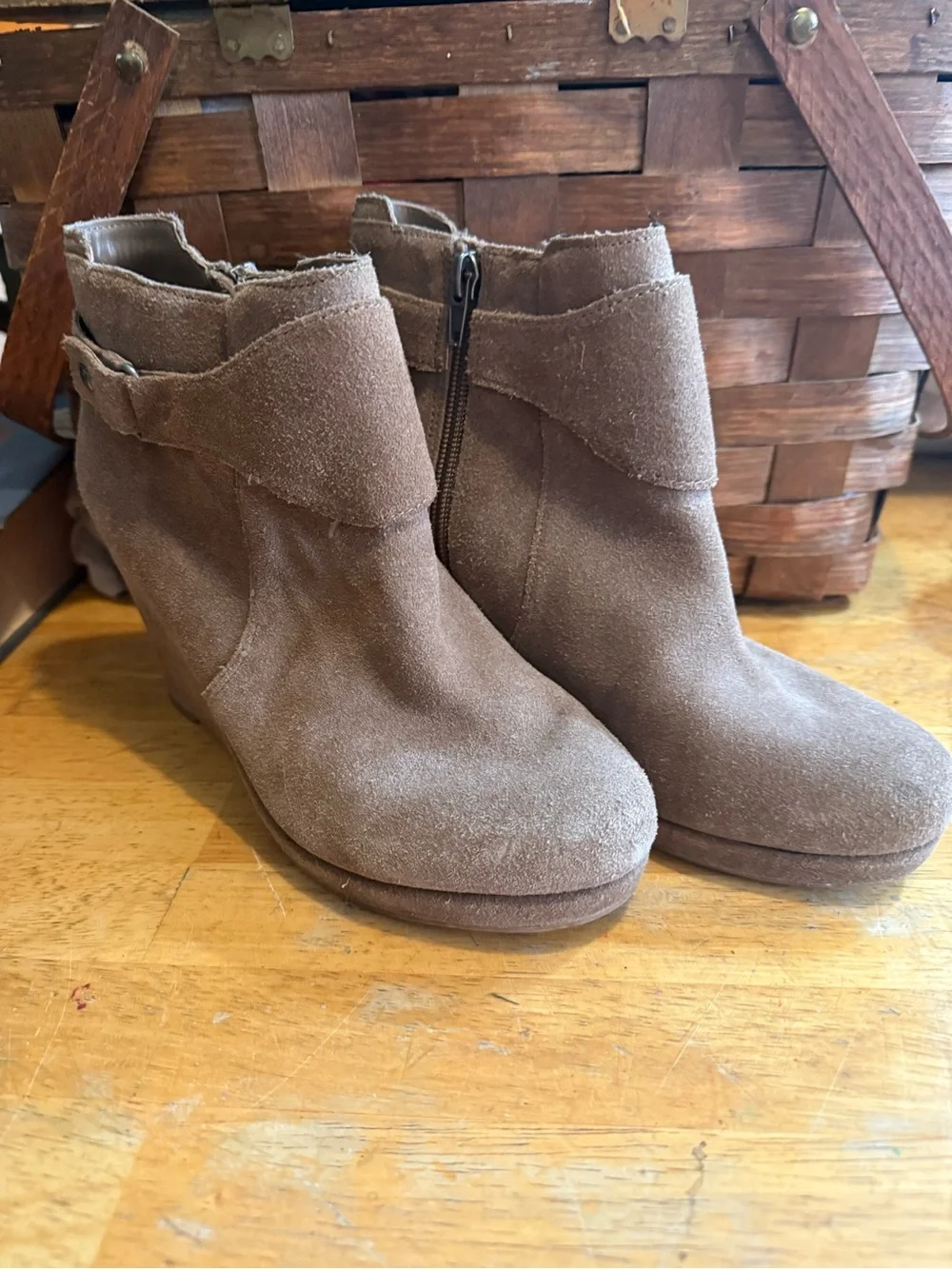 Dolce Vita Brown Suede wedge Ankle Booties with Side Zip 8.5